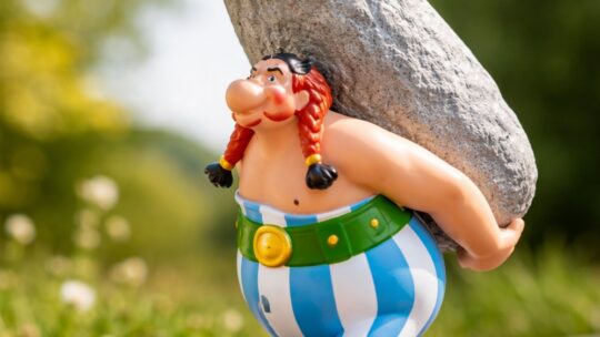 Acquérez la figurine Obélix avec son menhir emblématique !